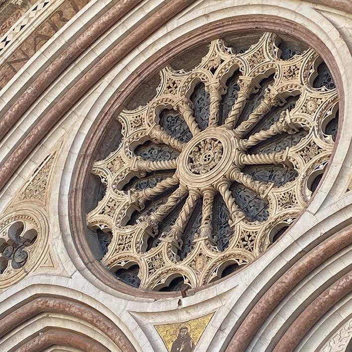 assisi · i
